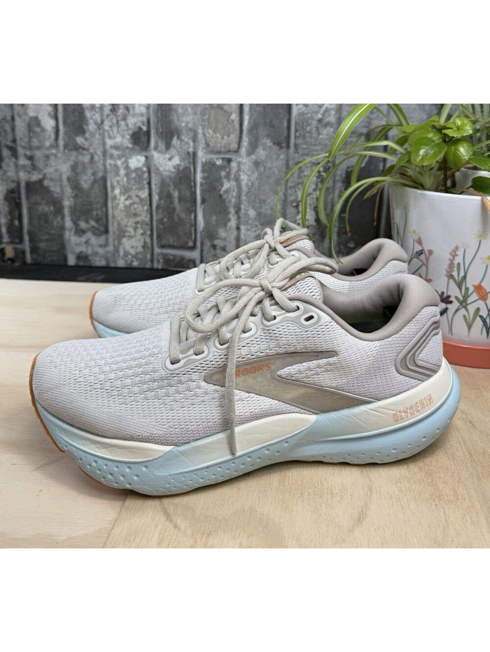 Brooks Glycerin Men's US 9.5 Gray/Blue/Orange Low Top Lace-Up Sneaker 120408